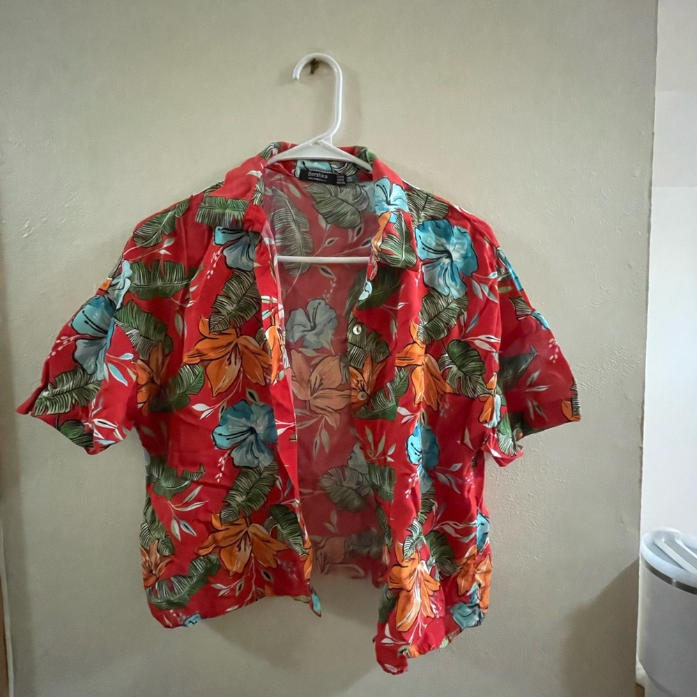New Vibrant Floral Hawaiian Shirt
Just wore once